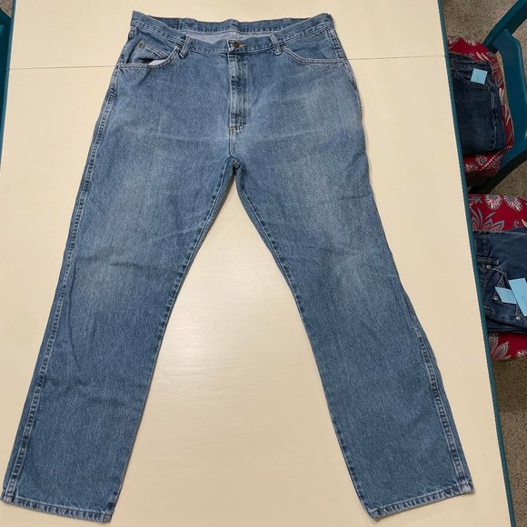 Wrangler men’s relaxed fit jeans SZ 40 X 32 - Picture 1 of 2